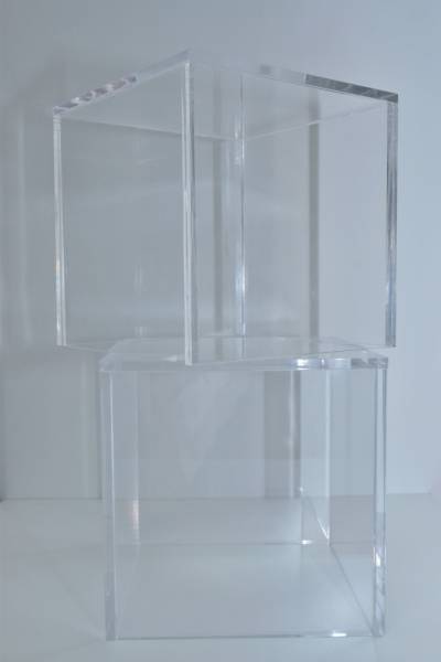 Boîte en Plexiglas incolore de protection pour maquette