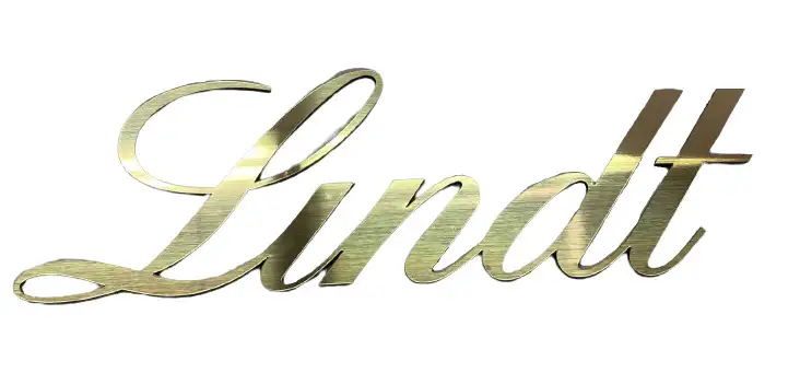Dcoupe prnom et lettre en Plexi