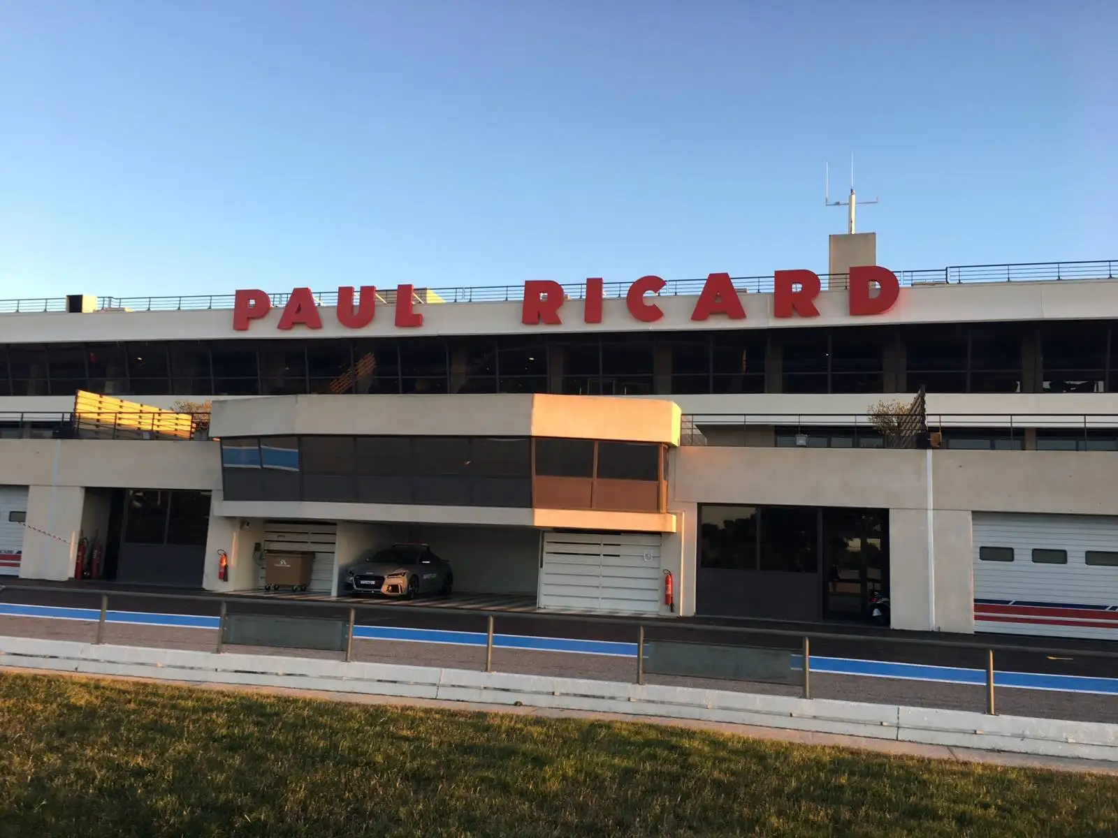 ENSEIGNE AUBAGNE