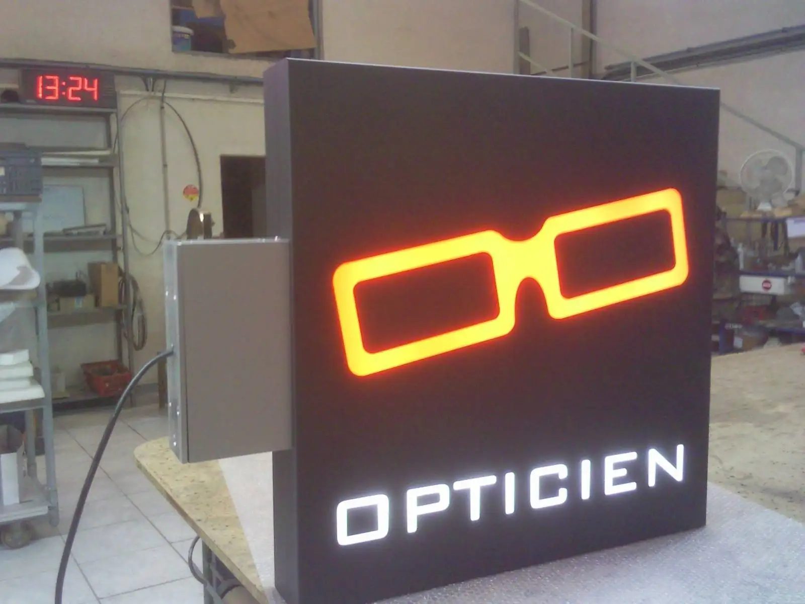FABRICATION PLEXIGLASS MARSEILLE