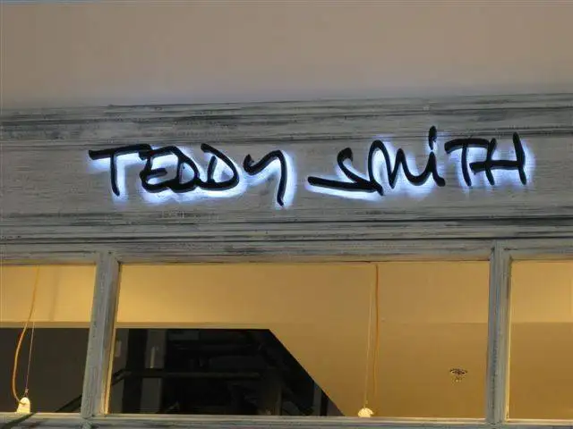 Enseignes lumineuses pour commerce