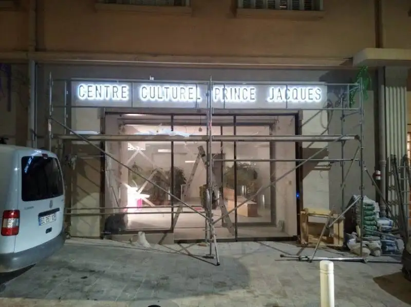 ENSEIGNE AUBAGNE