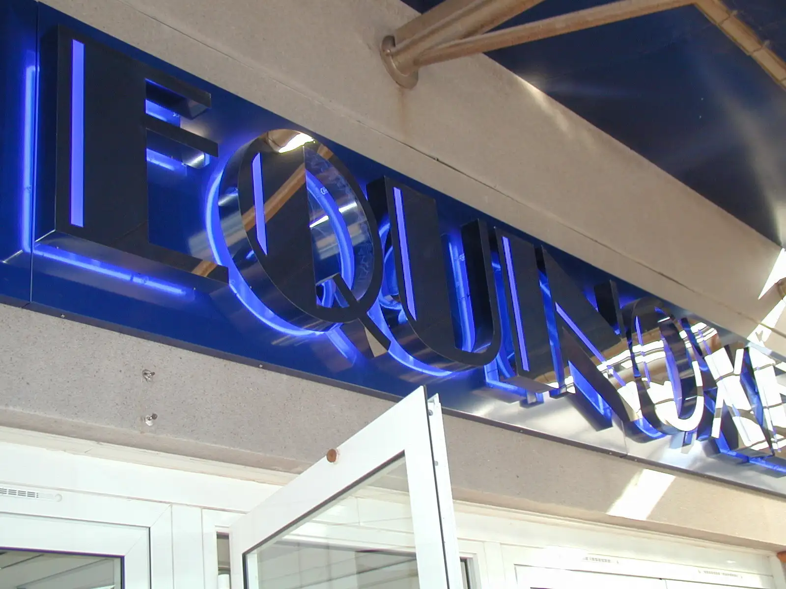 Enseignes lumineuse en Inox à Marseille