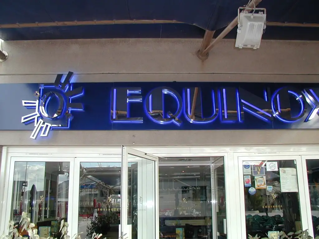 FABRICANT ENSEIGNE LUMINEUSE MARSEILLE
