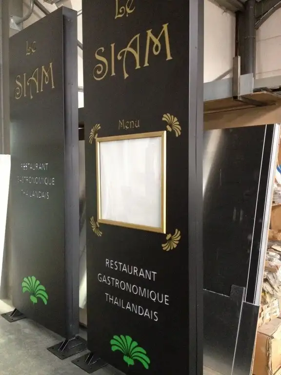 Création et pose d'un totem pour un restaurant à Marseille à La Pointe Rouge