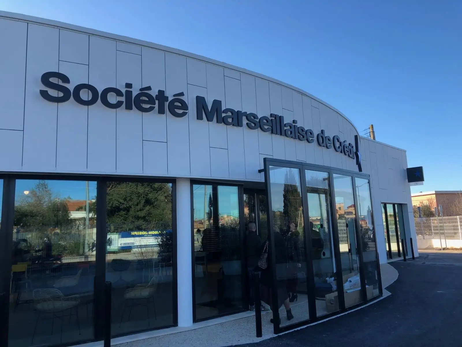 Création d'enseignes pour une Agence Bancaire à Marignane