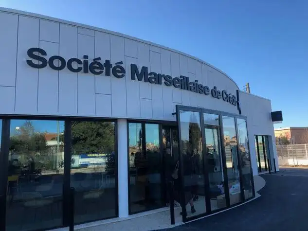 Cration d'enseignes pour une Agence Bancaire  Marignane
