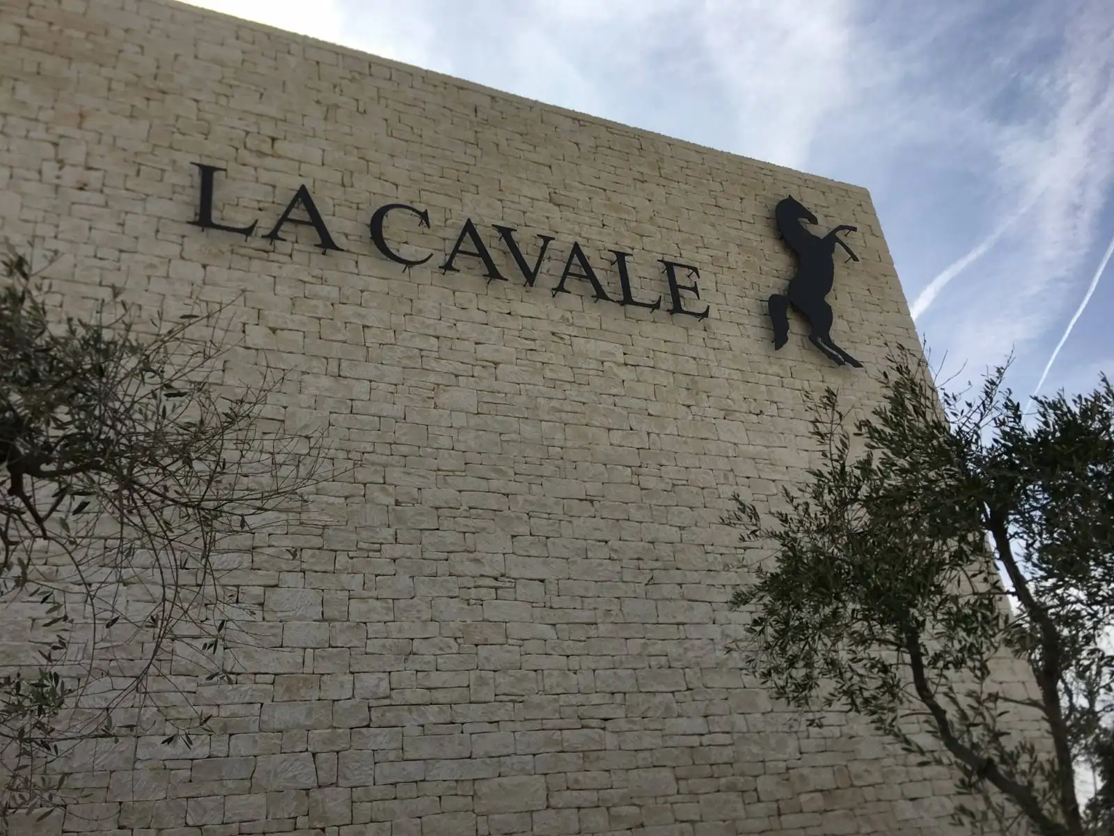 Réalisation d'enseigne et Totem pour domaine Viticole dans le Lubéron