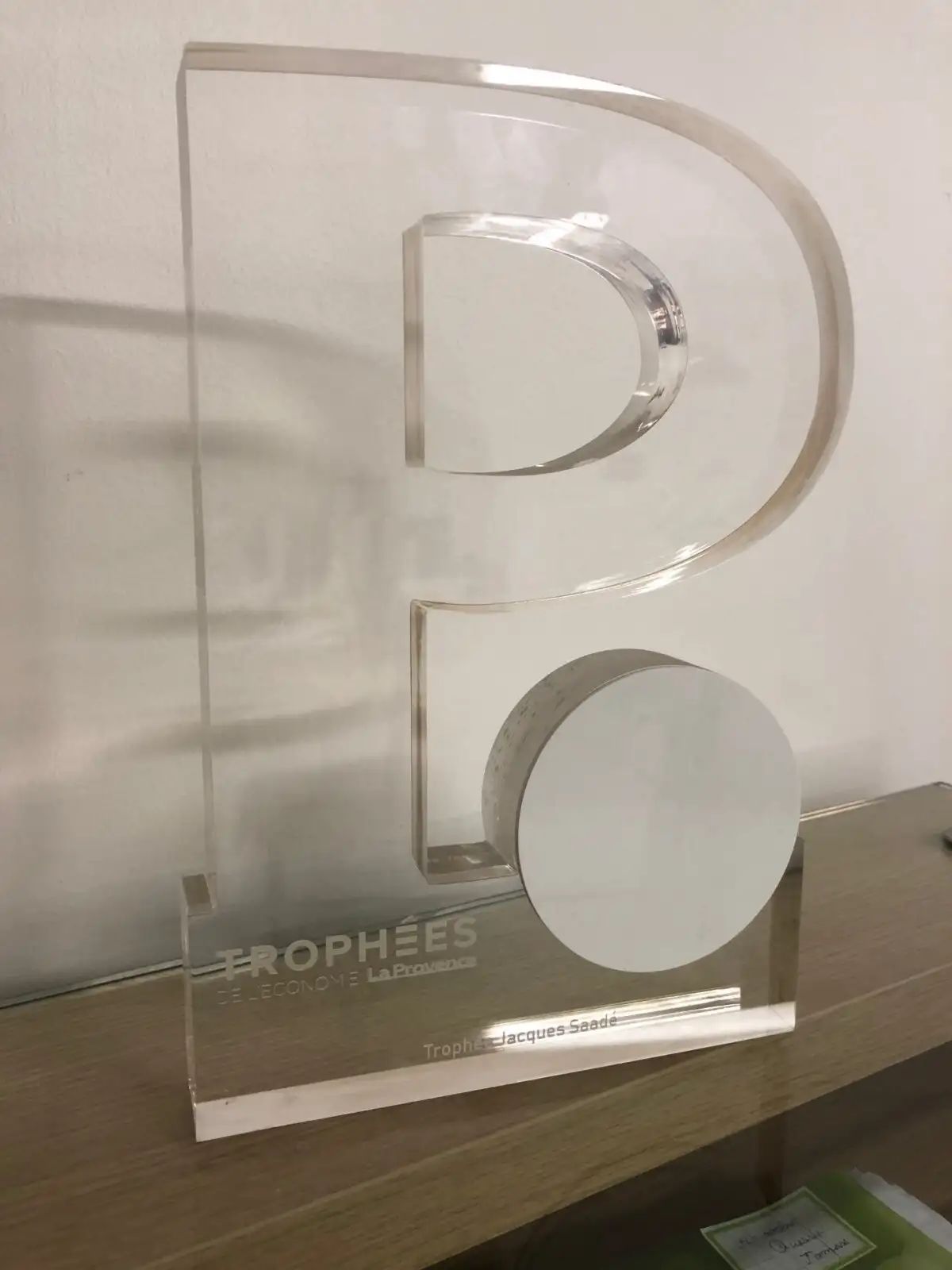 Lettres plexi découpées au laser