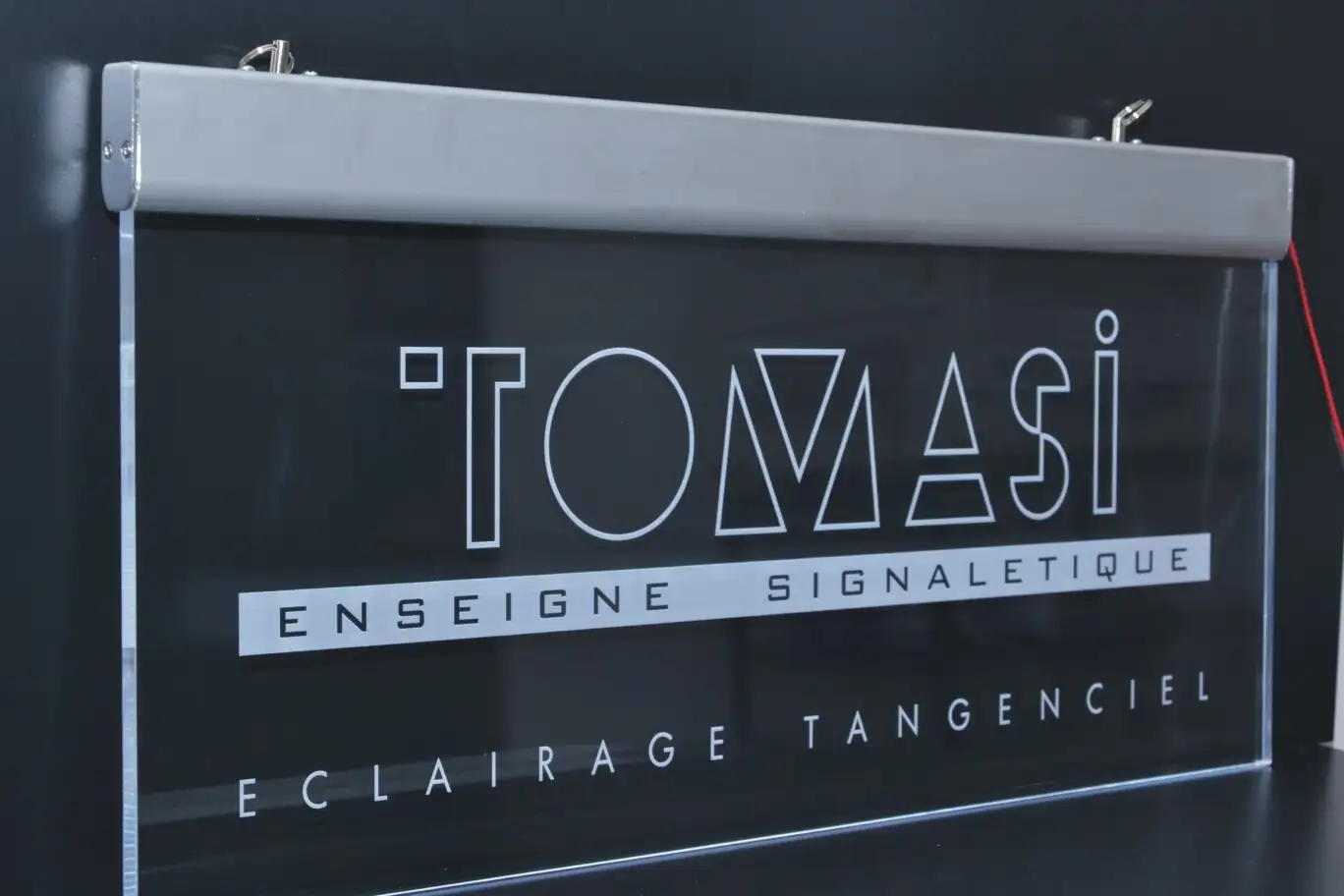 plaque plexi gravé avec éclairage Tangentiel leds